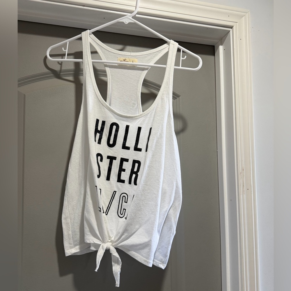 Women’s Hollister tie-front crop top